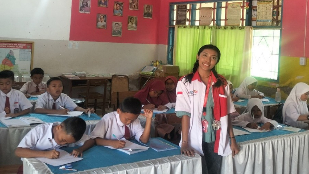 Siaga Bencana Sejak Dini: Delegasi Universitas Famika Bekali Pengetahuan Mitigasi Bencana Siswa SD Di Desa Bara Batu Lewat KKNK Kebangsaan XIII
