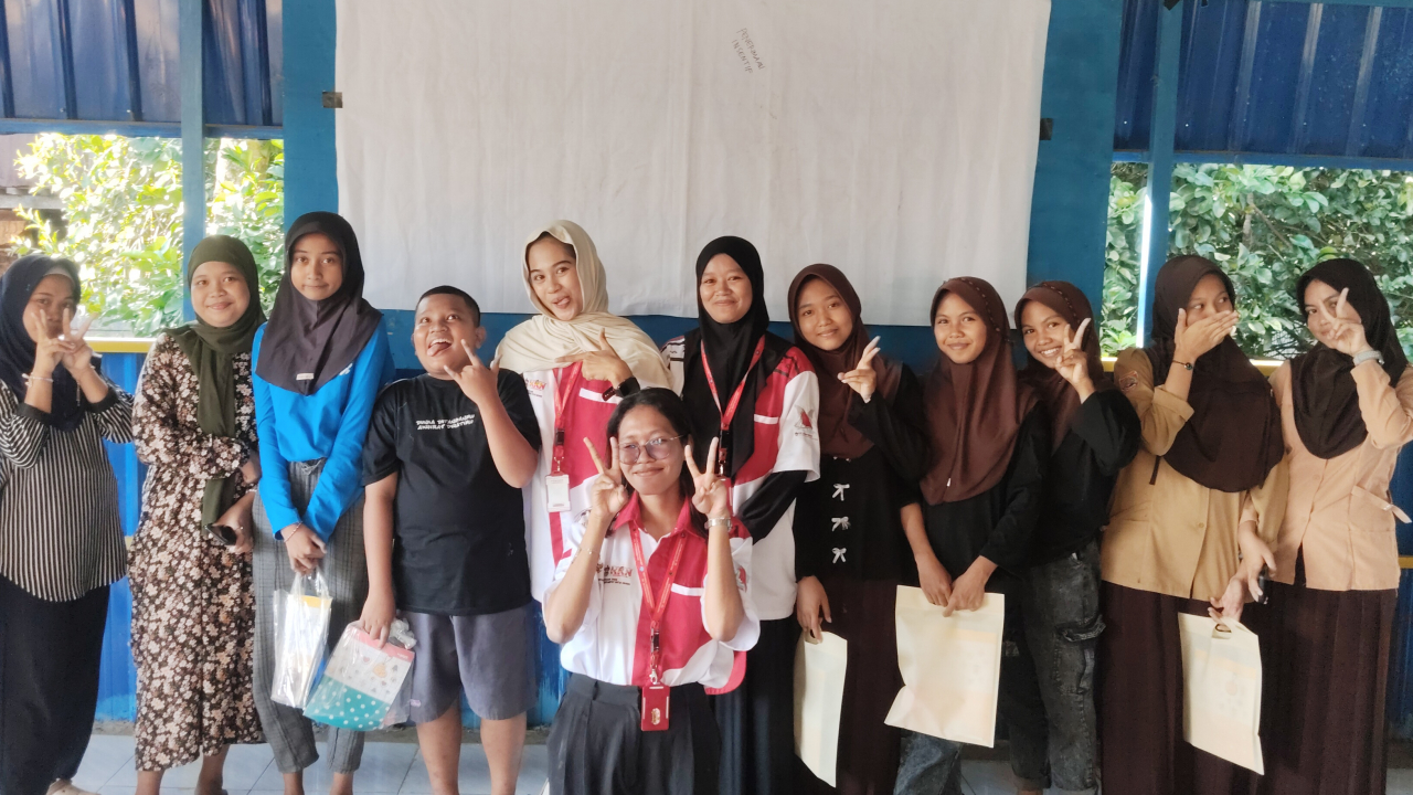 Mahasiswa UMKOTA Wujudkan Digitalisasi Budaya: Pelatihan Komputer untuk Pelestarian Warisan Lokal di Desa Bara Batu