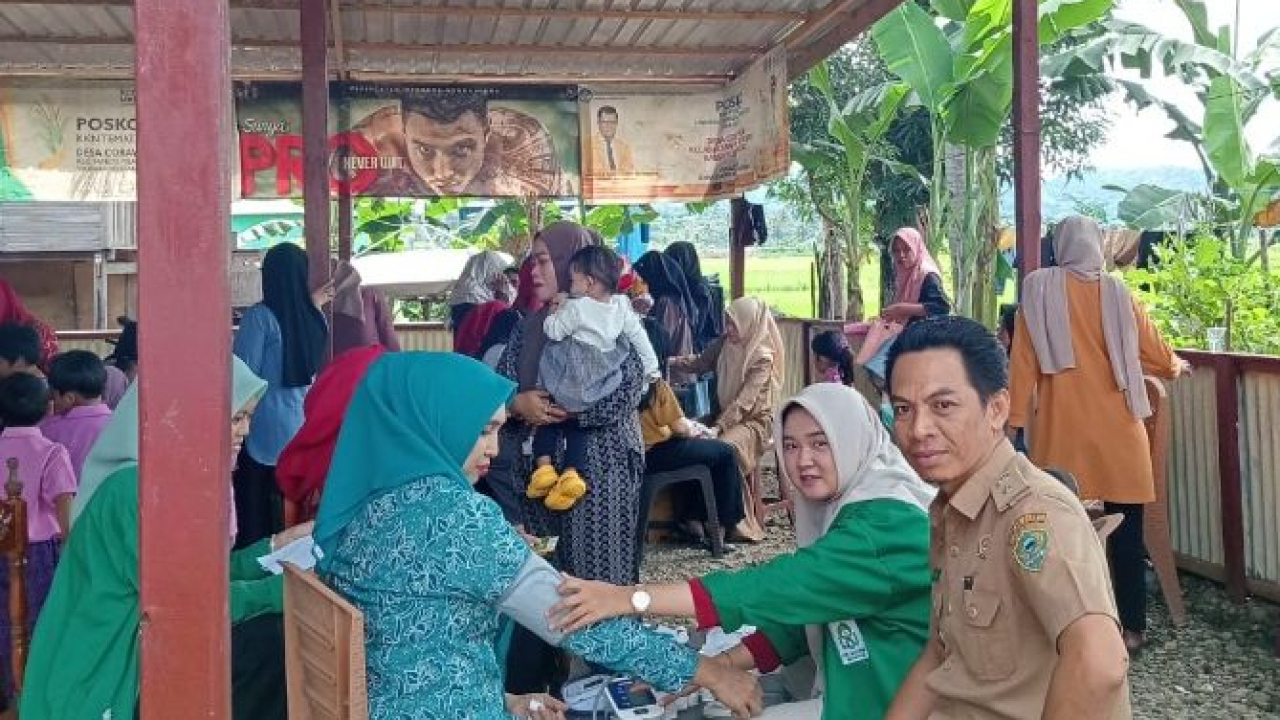 Pemdes Corawali bersama PKK, Kader Posyandu dan PKM Pancana Gelar Pemeriksaan Kesehatan Gratis