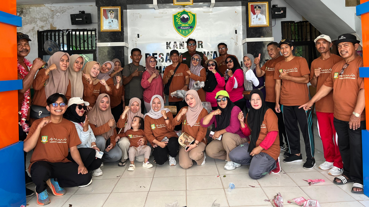 Jalan Santai Meriahkan HUT RI ke-80 di Desa Corawali, Hadiah Utama Sepeda Listrik Diraih Ibu Sitti Hawati, S.Sos