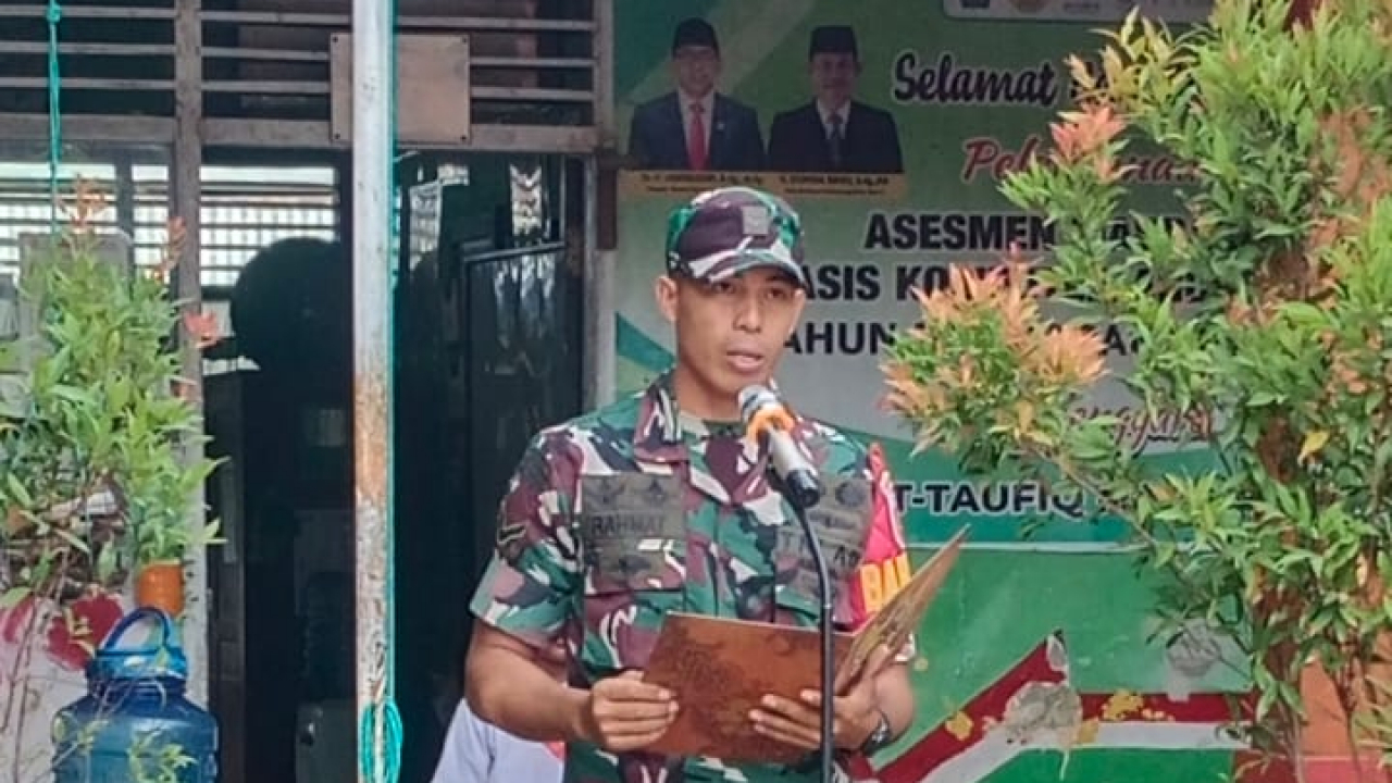 Babinsa Desa Pao-Pao Jadi Pembina Upacara Bendera di MI. Attaufiq Maralleng, Berikan Motivasi Belajar dan Bahaya Perundungan