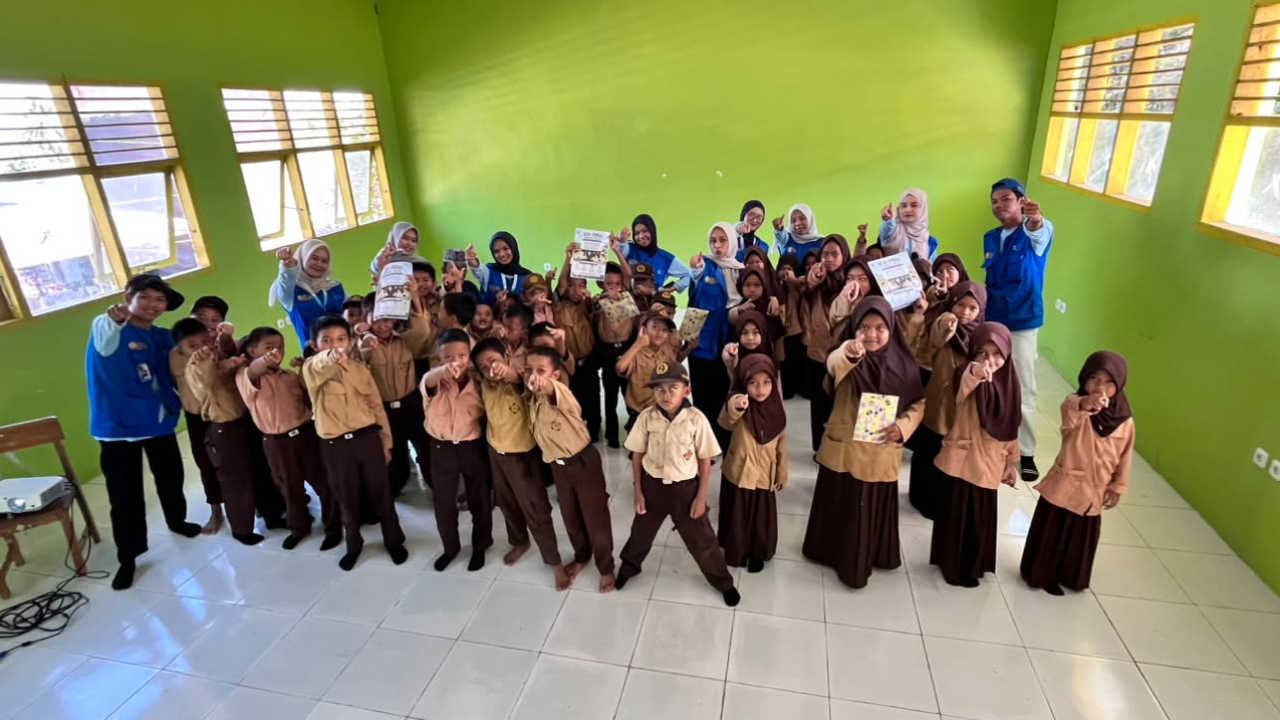 Sosialisasi Literasi Digital Mahasiswa KKN ITBA AL GAZALI BARRU GEL. XXXV di SD NEGERI 69 BARRU (BUJUNG LOMPO)