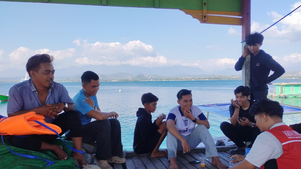 Mahasiswa KKN UNHAS Gelombang 116 Sosialisasikan Penggunaan Fish Finder bagi Nelayan Dusun Putiangin Desa Lasitae