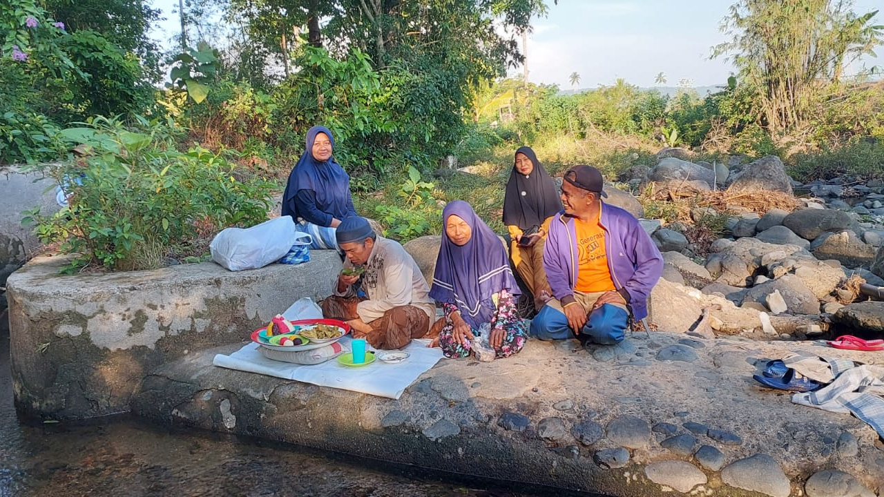 Ritual Turun Sawah ( MASSU GALUNG )