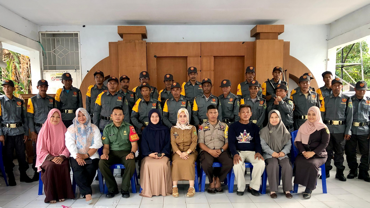 Penyerahan Seragam Atribut LINMAS