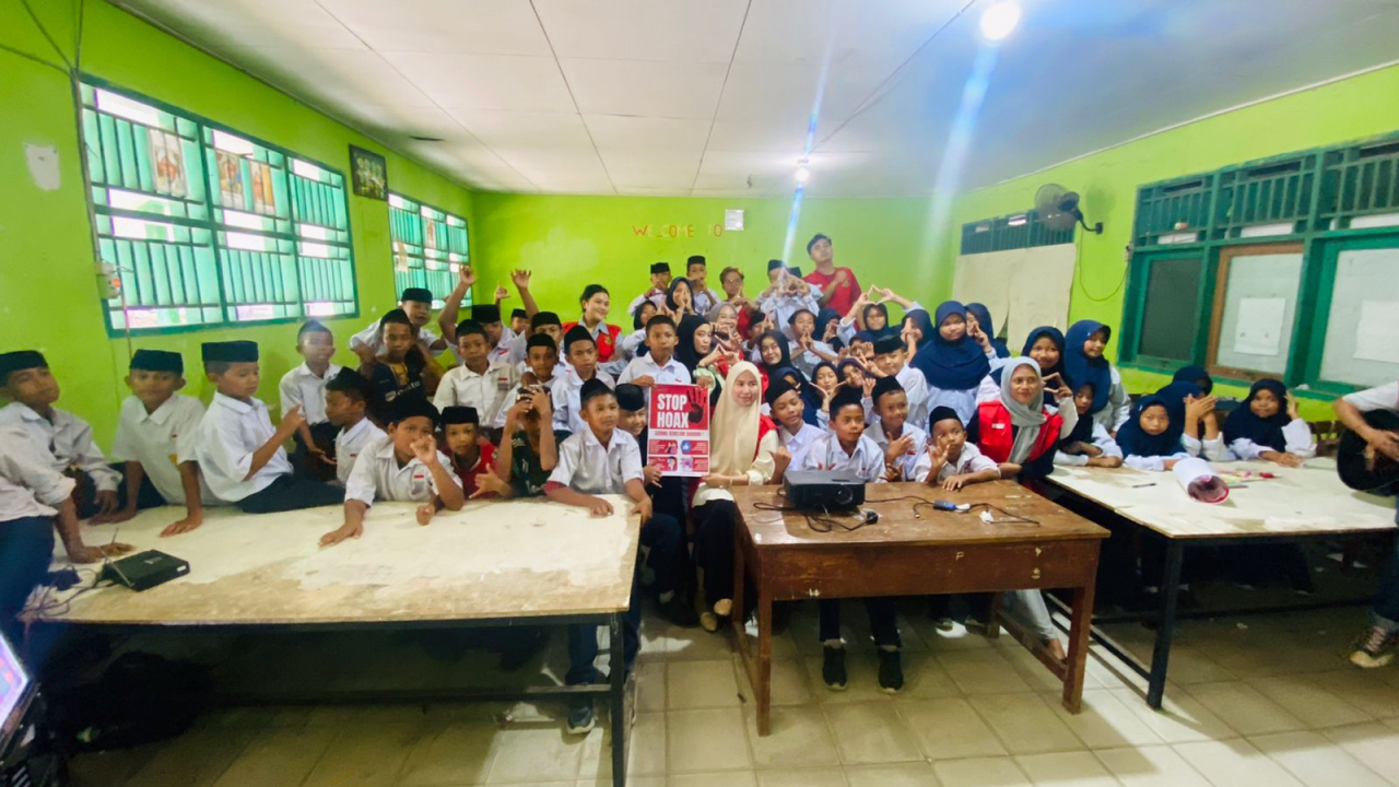 Kelompok KKN-T 112 Universitas Hasanuddin (Unhas) Posko Desa Cilellang mengadakan kegiatan sosialisasi mengenai bahaya hoax dan judi online