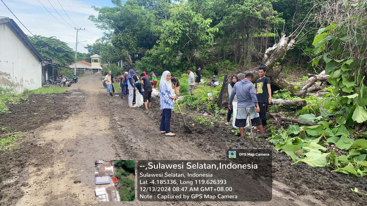 Kerja Bakti Bersih Lingkungan di Dusun Ujung, Desa Cilellang