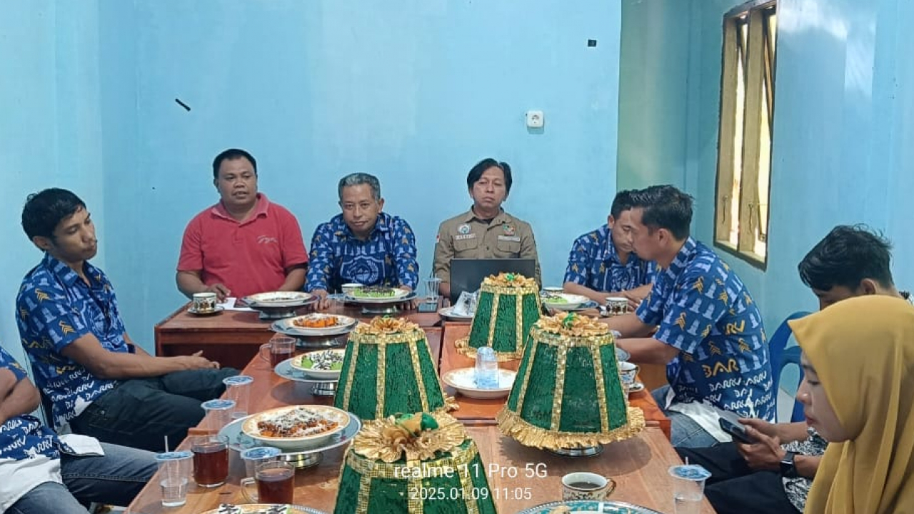 PEMERINTAH DESA PUJANANTING MELAKUKAN RAPAT INTERNAL DI AWAL TAHUN 2025