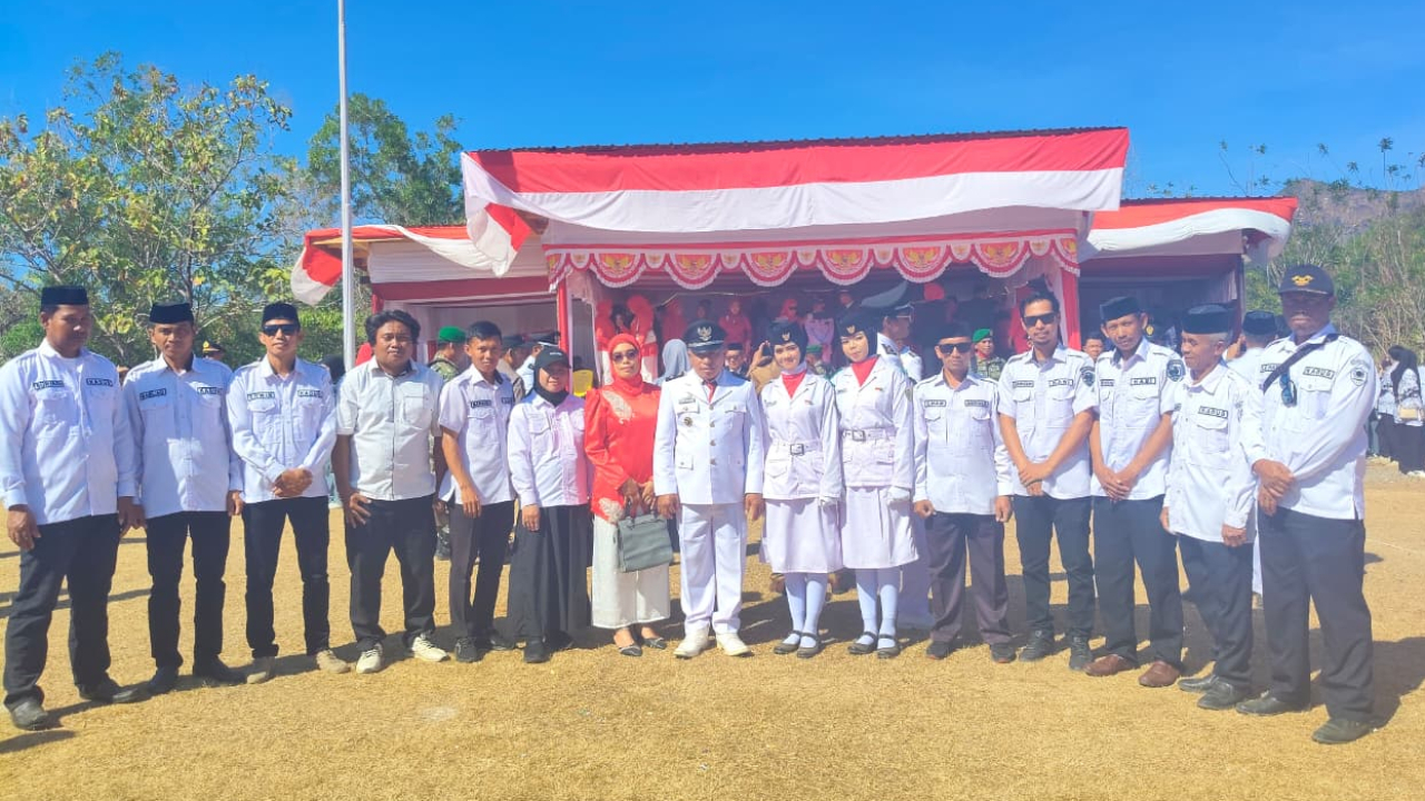 Pemerintah Desa Pujananting Ikuti Upacara Pengibaran dan Penurunan Bendera HUT ke-81 RI di Kecamatan Pujananting