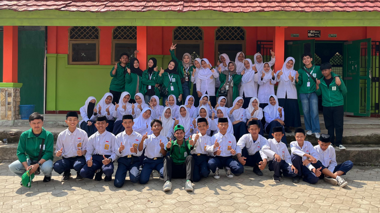 KKN 78 UIN Alauddin Makassar Gelar Edukasi Peran Pelajar dalam Pengelolaan Sampah di MTsS Nurul Ulum Pammana