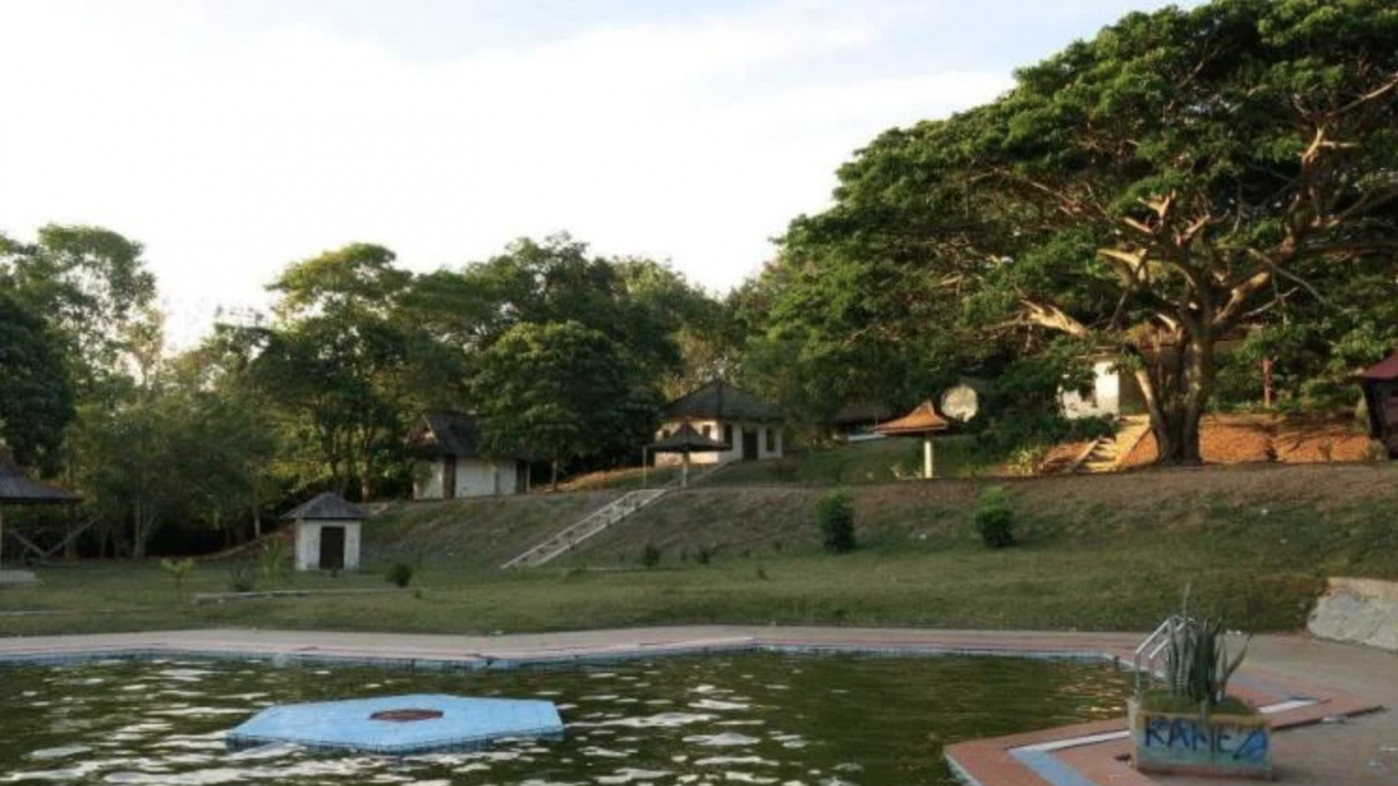 Kolam Renang Kalola