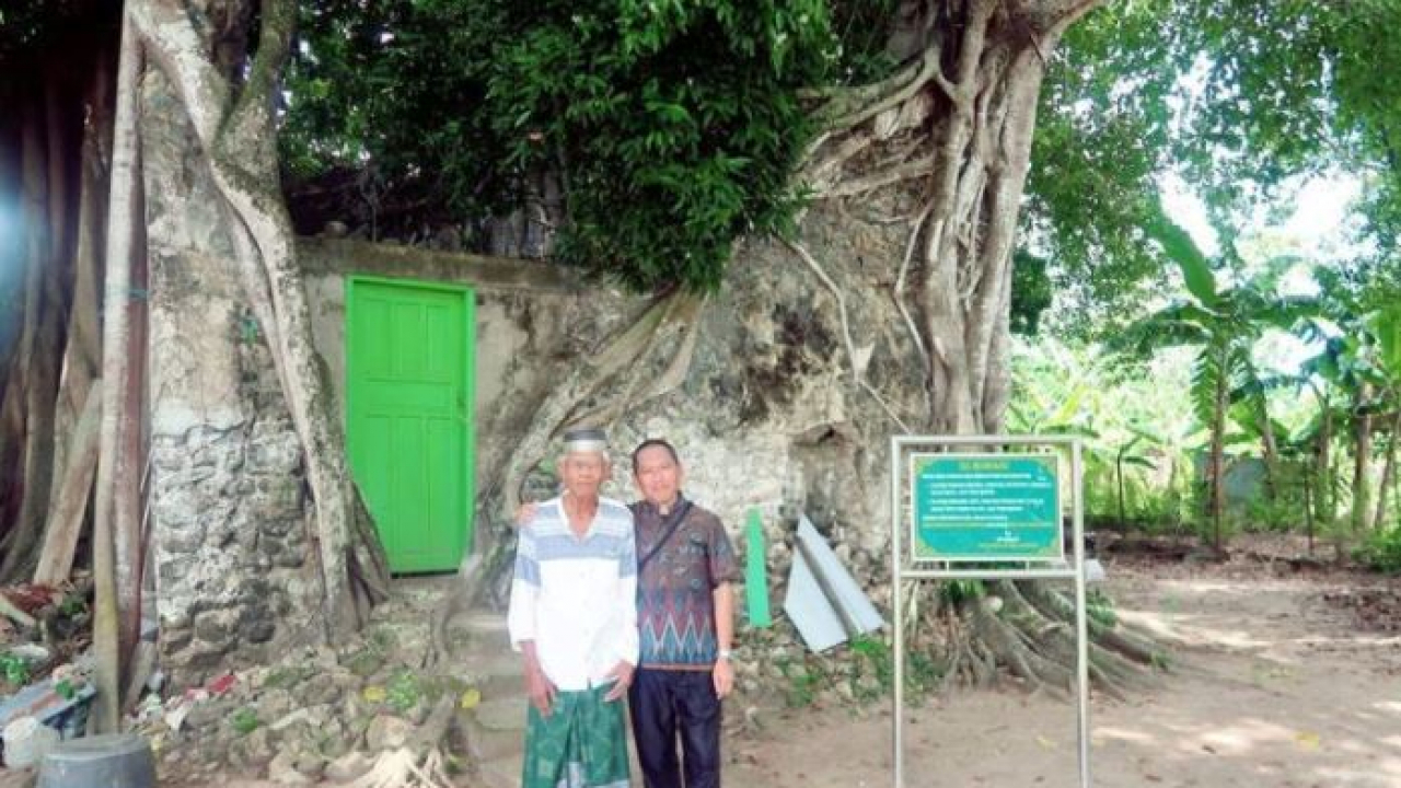 Situs Geddonge