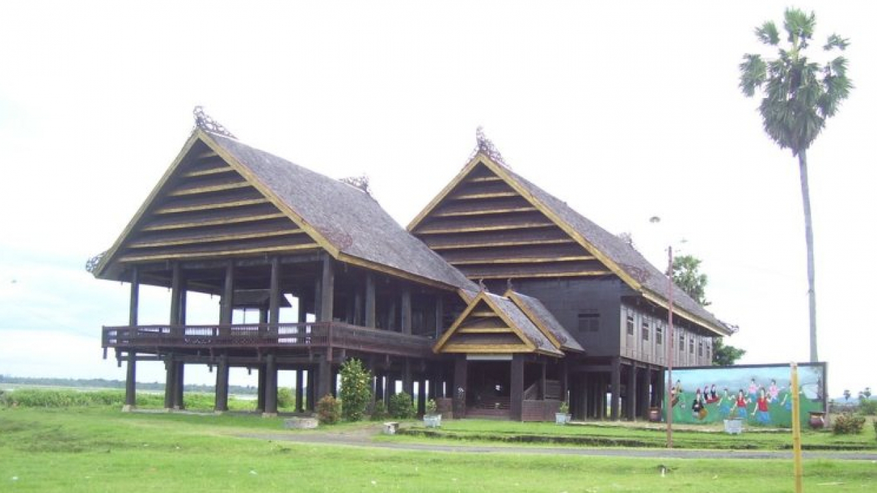 Rumah Adat Atakkae