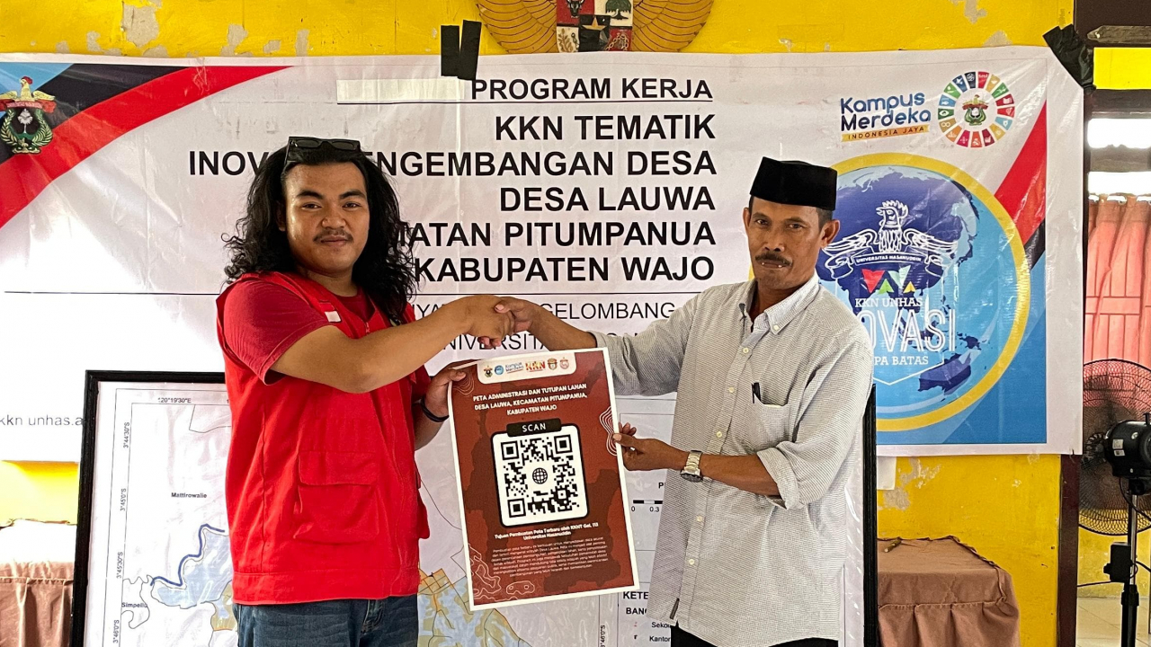 Peta Administrasi dan Tutupan Lahan Terbaru Resmi Diserahkan oleh KKN Tematik Gelombang 113 Unhas