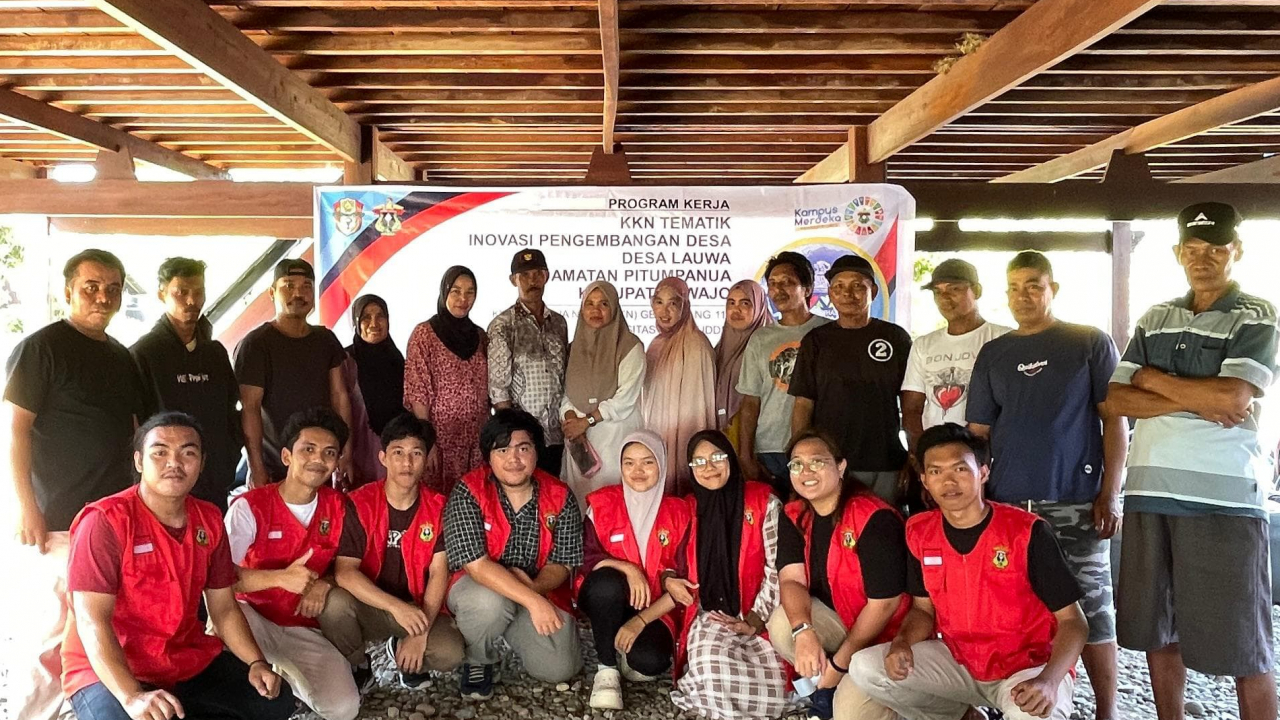 Muh Anas, Mahasiswa KKN Unhas Selenggarakan Kegiatan Pembuatan Pakan Ikan Tinggi Nutrisi,