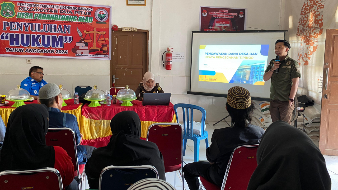 Penyuluhan Hukum di Desa Padangloang Alau