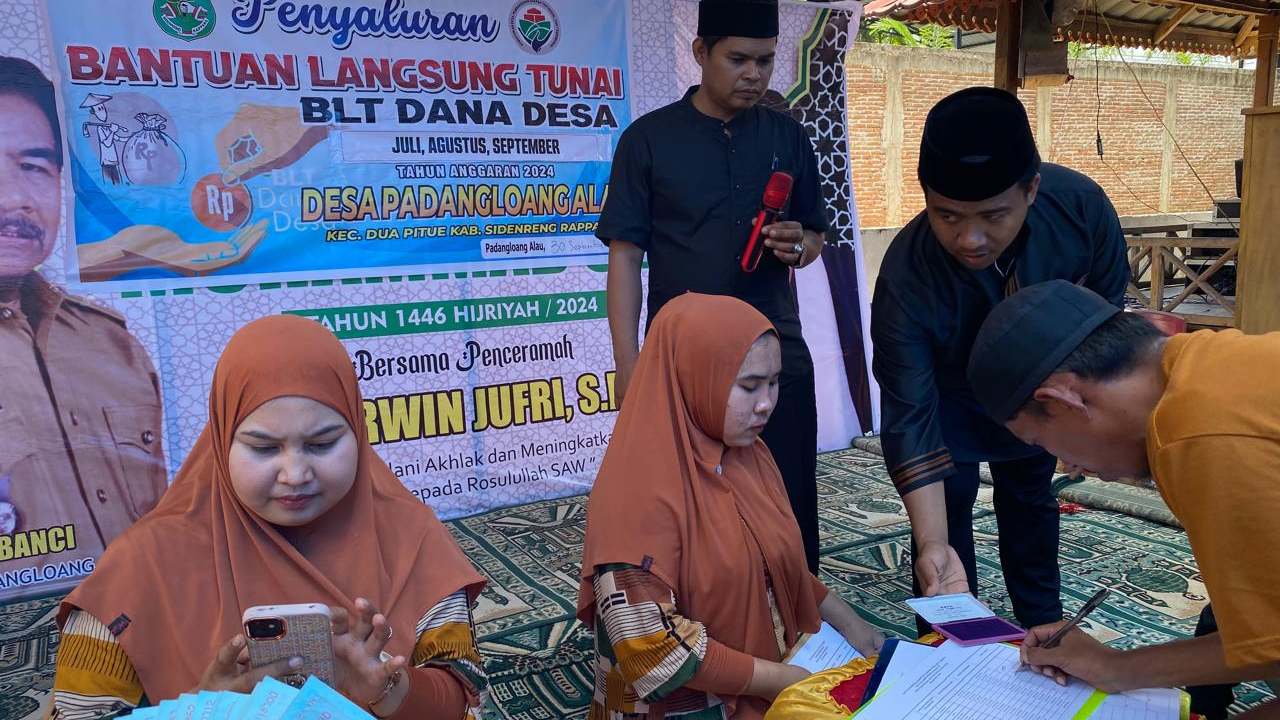 Penyaluran BLT Bulan Juli - September di Desa Padangloang Alau