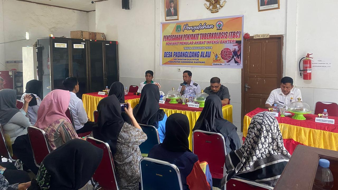 Penyuluhan Pencegahan Penyakit Menular (TBC) di Desa Padangloang Alau
