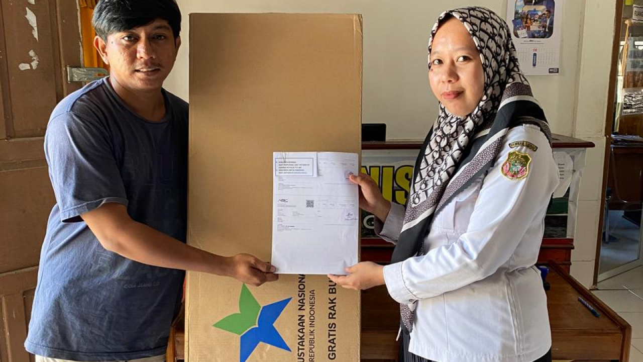 Semangat Membaca di Pelosok Desa: Padangloang Alau Terima Bantuan Rak Buku dan Buku dari Perpustakaan Nasional