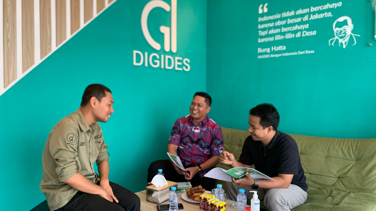 **Kunjungan Kerja Sama ke Kantor Digides: Upaya Desa Salobukkang Menuju Transformasi Digital**
