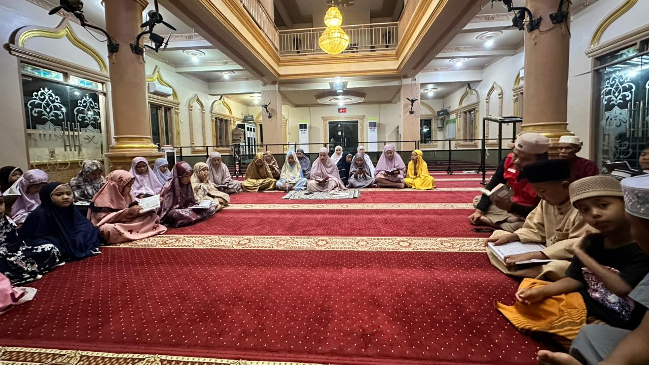 Yasinan Jum’at Berkah Tingkatkan Ukhuwah dan Keberkahan di Desa Salobukkang
