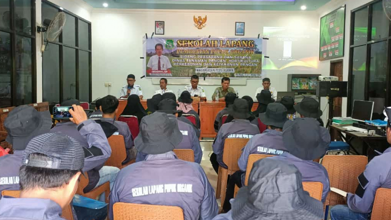 **Sekolah Lapang Pembuatan Pupuk Organik di Desa Otting, Sidenreng Rappang**