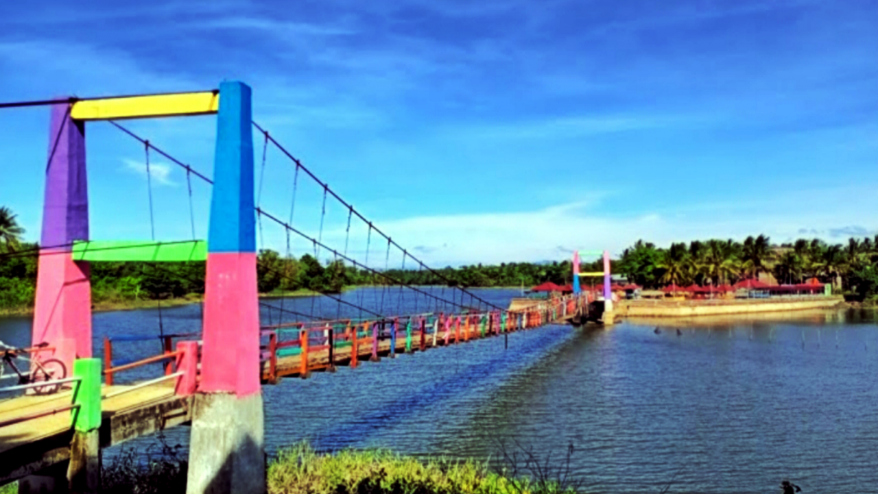 WISATA JEMBATAN PELANGI LAGADING