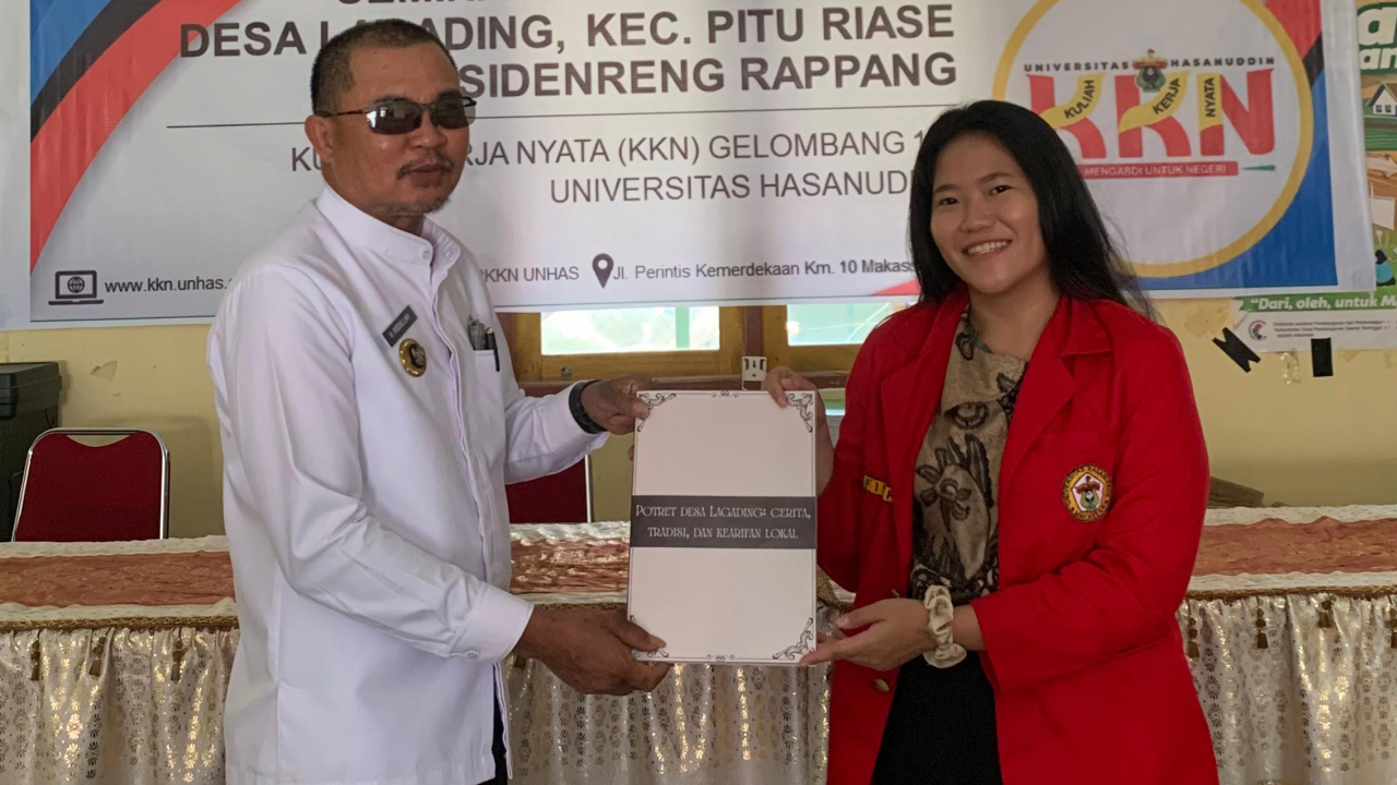 Mahasiswa KKN Unhas Serahkan Buku “Potret Desa Lagading: Cerita, Tradisi, dan Kearifan Lokal”  Jejak Sejarah dan Budaya Desa yang Kini Tertulis Abadi