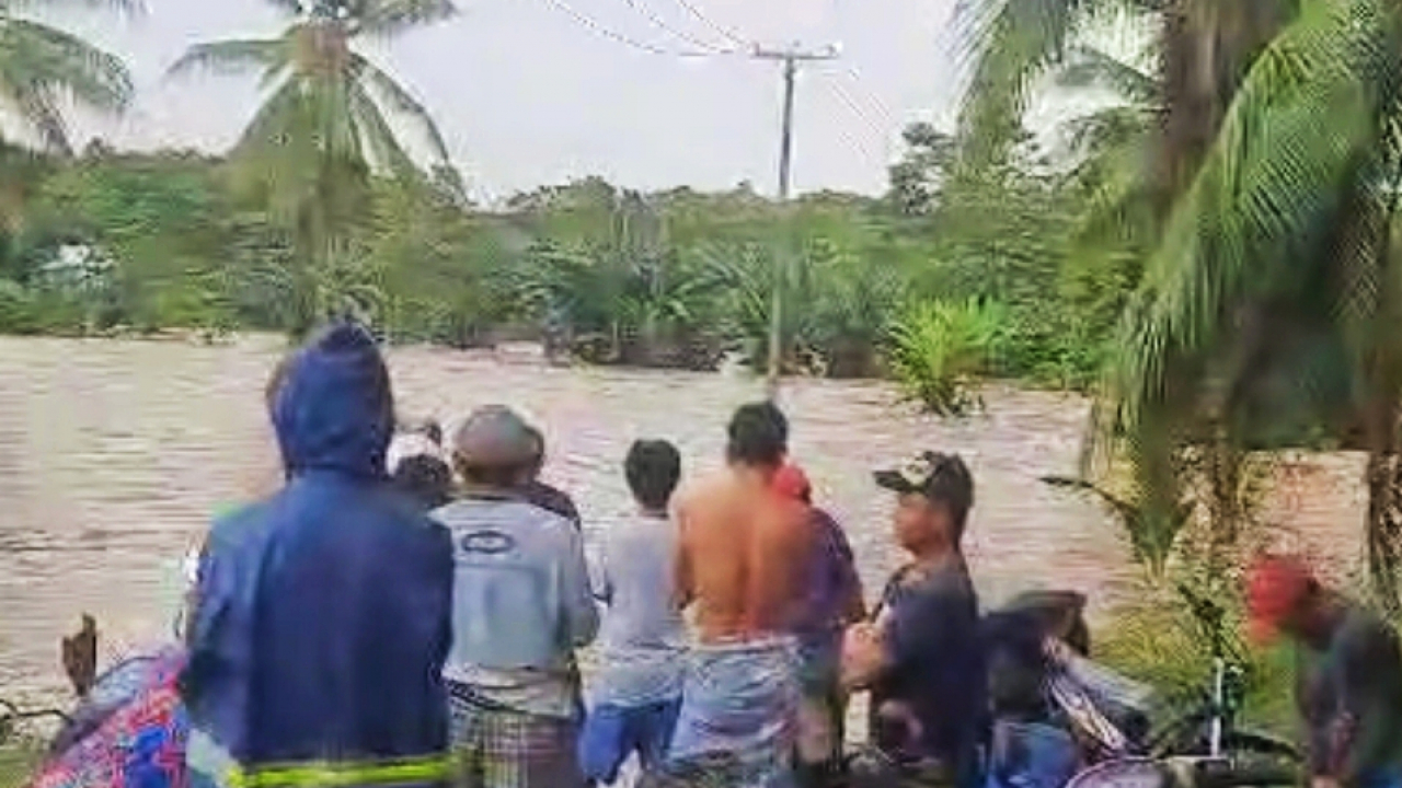 Banjir di Jl. Wala Desa Lagading, Masyarakat Mengalami Kerugian Besar