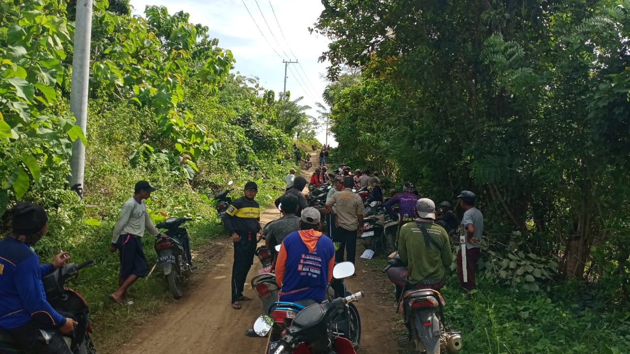 Kerja Bakti Pembersihan Badan Jalan Poros Bila hingga Area Transmigrasi Lagading