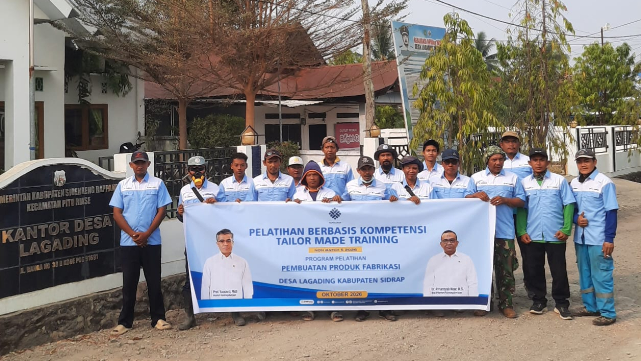 ASAH KETERAMPILAN WARGA, PEMDES LAGADING GANDENG BPVP PANGKEP GELAR PELATIHAN LAS FABRIKASI, 16 PESERTA MASUK HARI KETUJUH