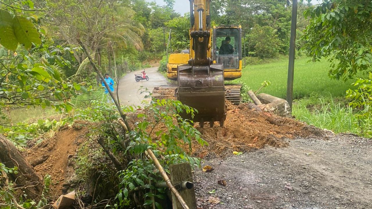 Pembangunan Kembali Jembatan Sungai Jompai: Langkah Pemulihan Pasca Runtuh Akibat Banjir demi Konektivitas Desa Lagading dan Wala