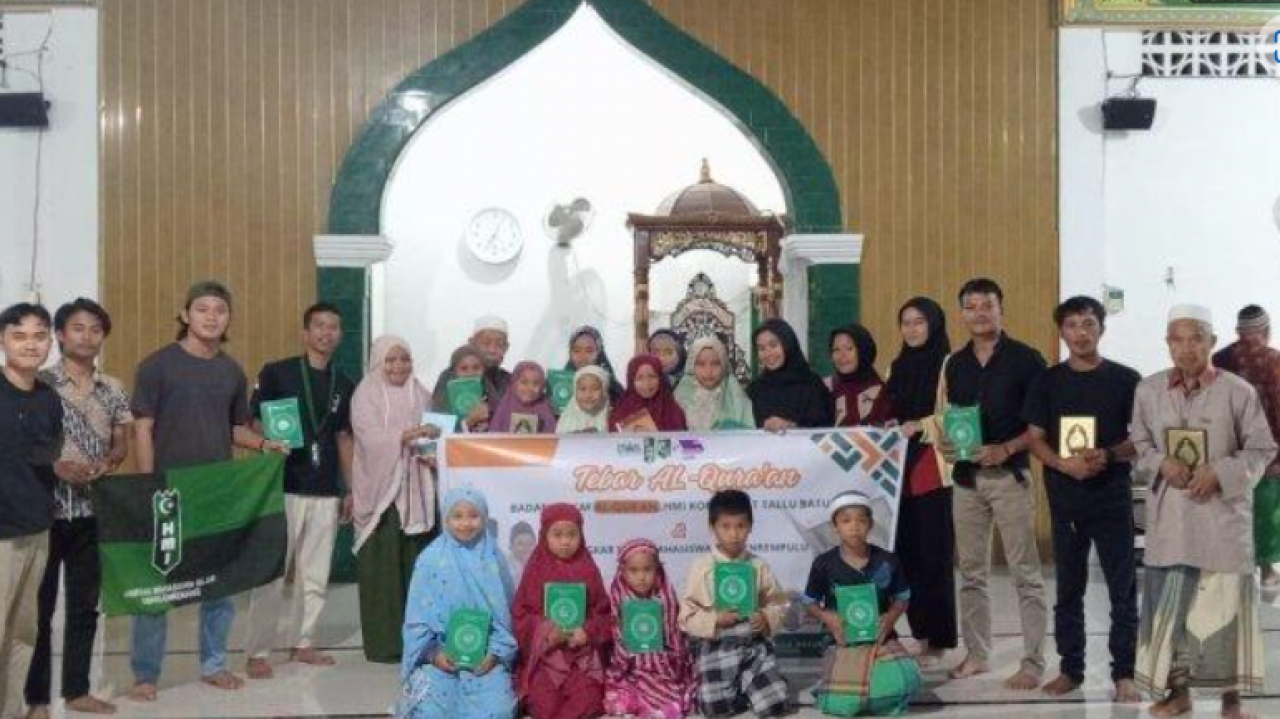 Jelang Ramadhan, HMI Salurkan Ratusan Al-Qur'an di Enrekang
