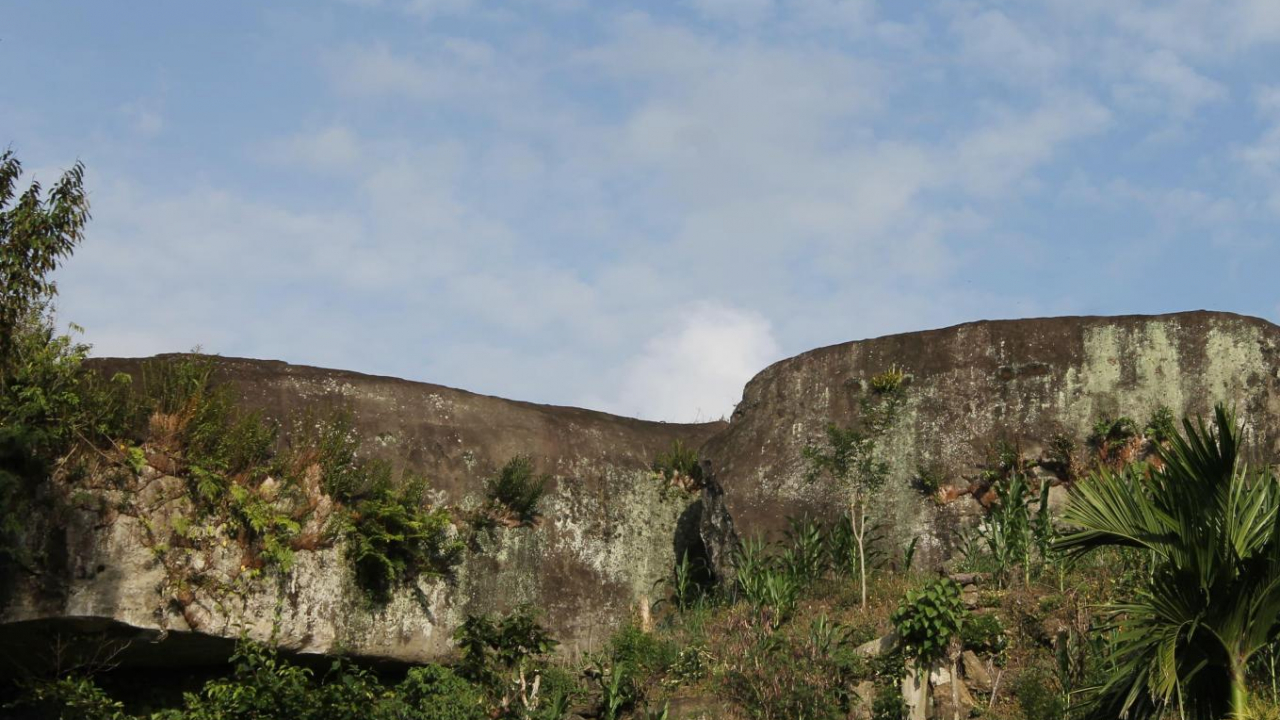 Situs Batu Megalitik Tondon