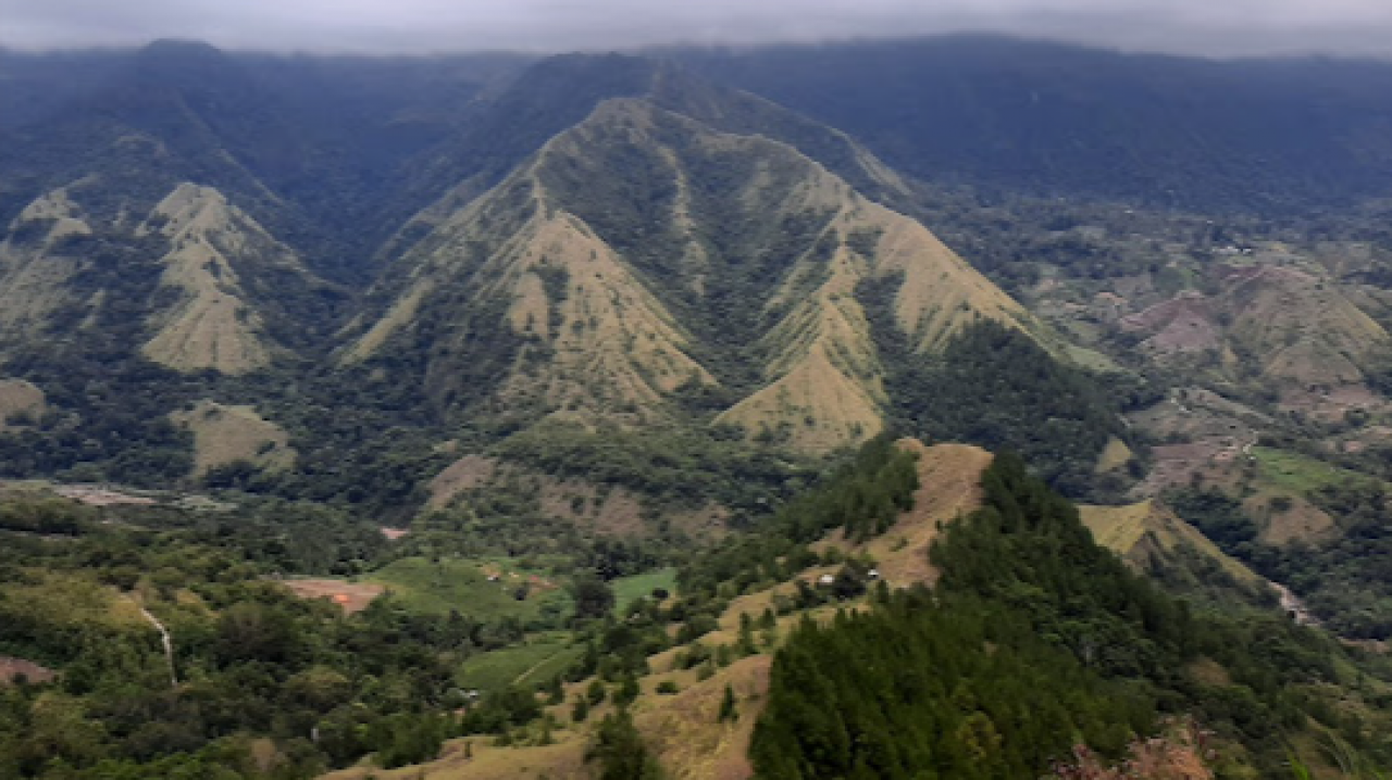 Puncak Gunung Nona