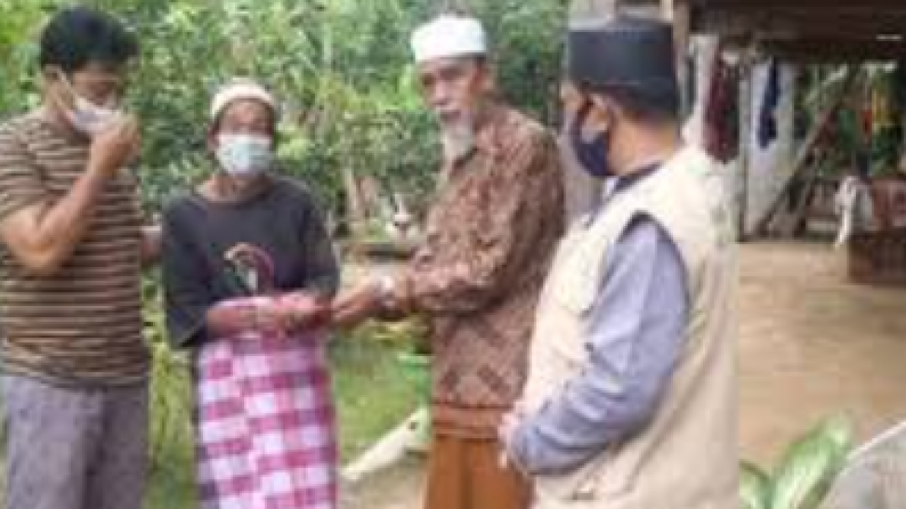 Baznas Enrekang Kucurkan Dana Bantuan SLT : UPZ Sudah Mulai mi Salurkan di Desa Karueng