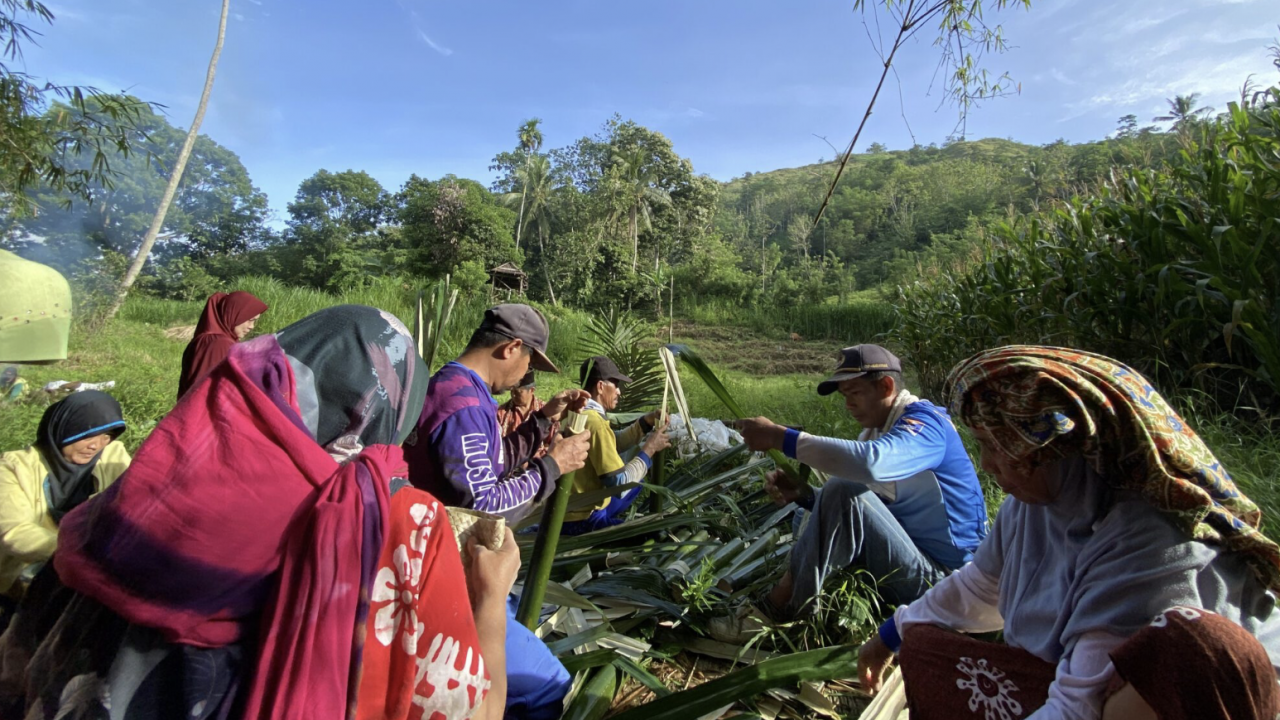 Semangat Gotong Royong Masyarakat Adat Kaluppini