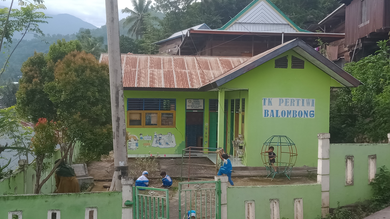 Sekilas Kegiatan Guru di Sekolah Desa Tirowali