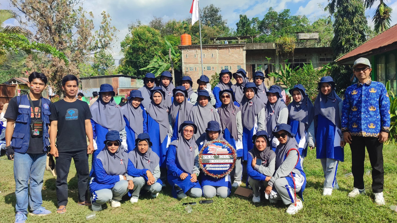 GERAK JALAN PKK DESA KADINGEH MERAIH JUARA 2