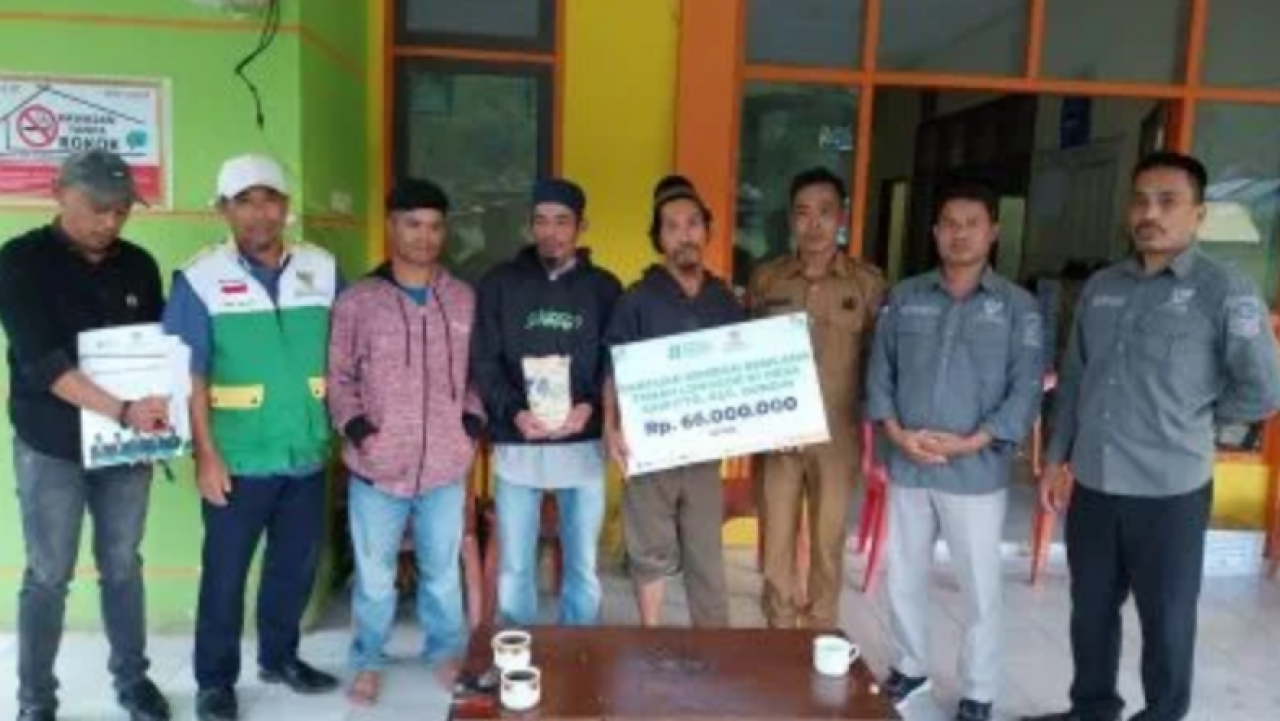 Baznas Enrekang Salurkan Bantuan untuk Korban Longsor di Desa Sawitto, Kecamatan Bungin