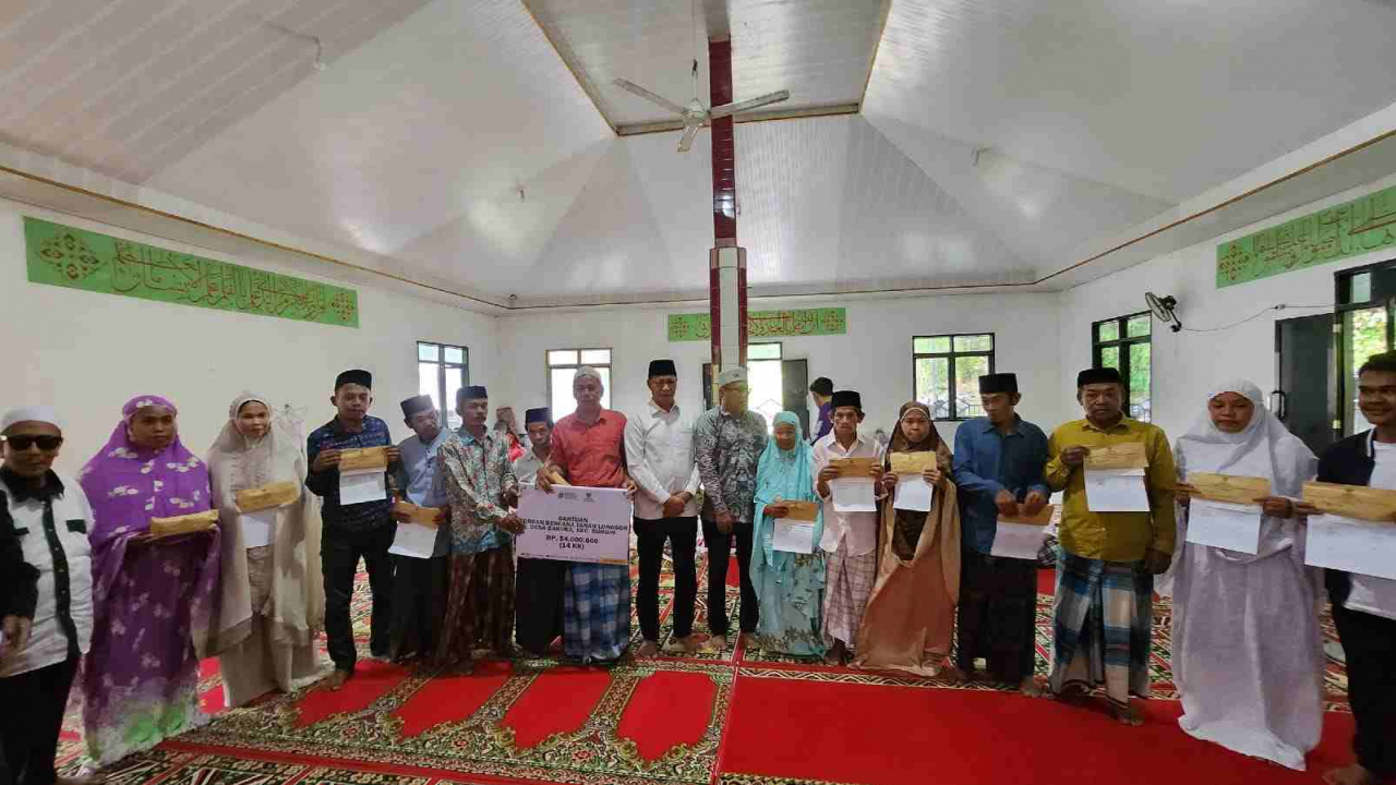 Baznas Bersama Pemkab Enrekang Menyalurkan Bantuan Korban Tanah Longsor Kecamatan Bungin  Artikel ini telah tayang di Katasulsel.com dengan judul: Baznas Bersama Pemkab Enrekang Menyalurkan Bantuan Korban Tanah Longsor Kecamatan Bungin — Katasulsel.com (https://katasulsel.com/tag/baznas-bersama-pemkab-enrekang-menyalurkan-bantuan-korban-tanah-longsor-kecamatan-bungin/)