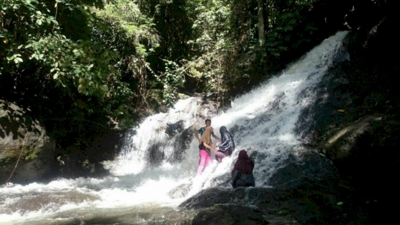 Air Terjun Sumullung