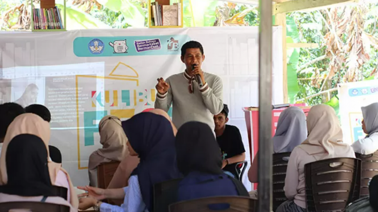 Kuli Buku Maspul Bersama Z Creator Bantu Gen Z Desa Enrekang Optimalkan Media Sosial