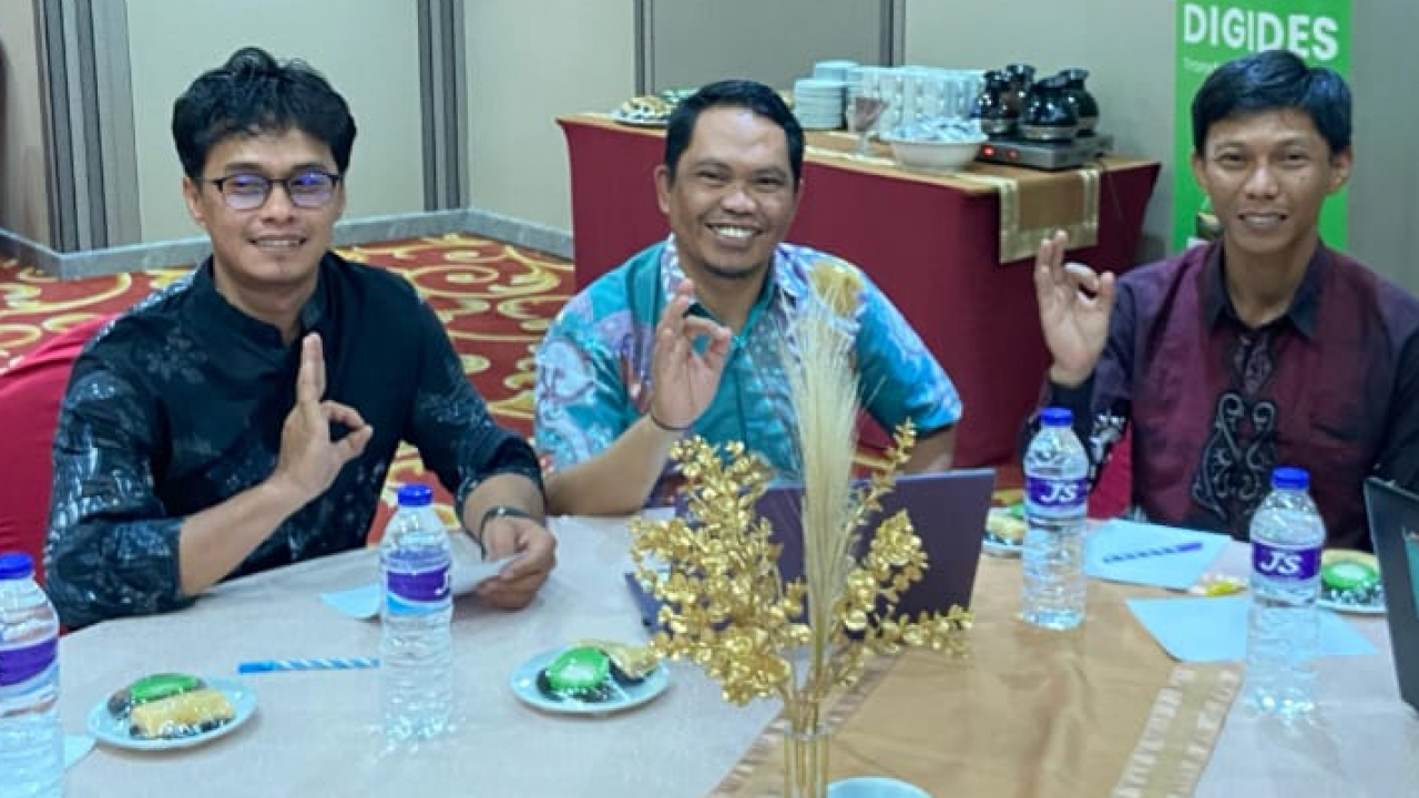 Peningkatan Kapasitas Masyarakat Desa Melalui Pelatihan DIGIDES di Desa Parombean