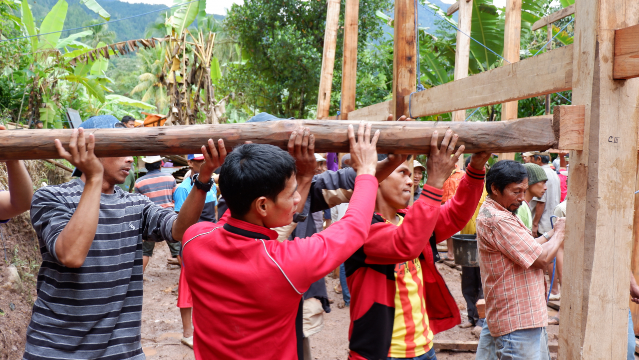 Bedah Rumah Sukses di Desa Parombean, Kecamatan Curio