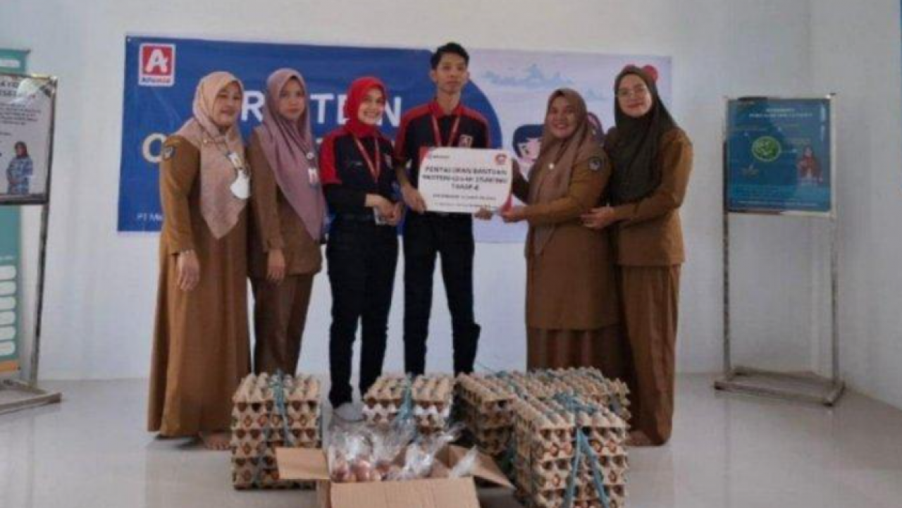 3.600 Telur Disalurkan Alfamidi ke Anak-anak Terindikasi Stunting di Enrekang