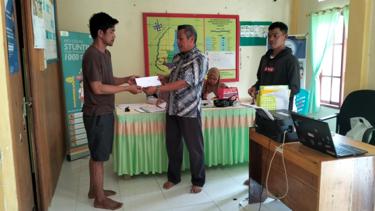 Penyaluran BLT Bulan Mei di Desa Salassa