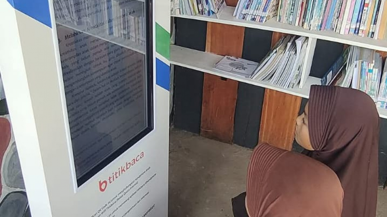 Titik  Baca  di Perpustakaan Holistik Salassa', Desa Pasui