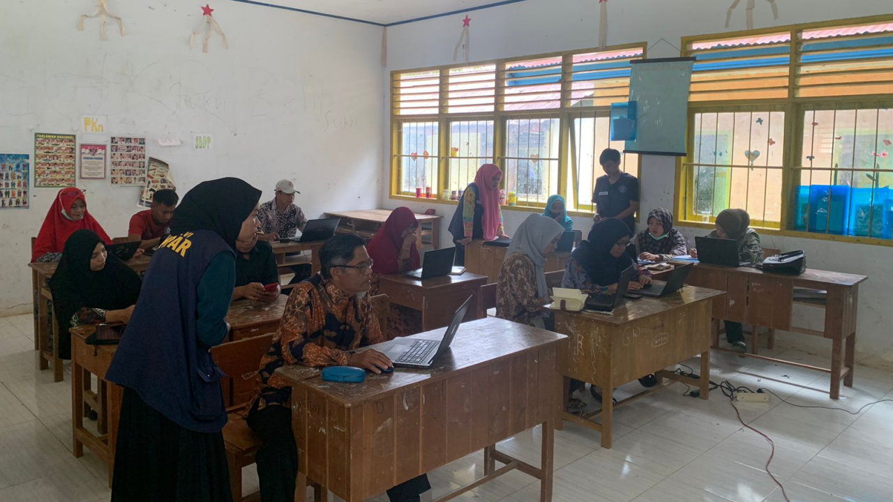 Pelatihan media pembelajaran canva untuk guru  SDN 106 panyurak