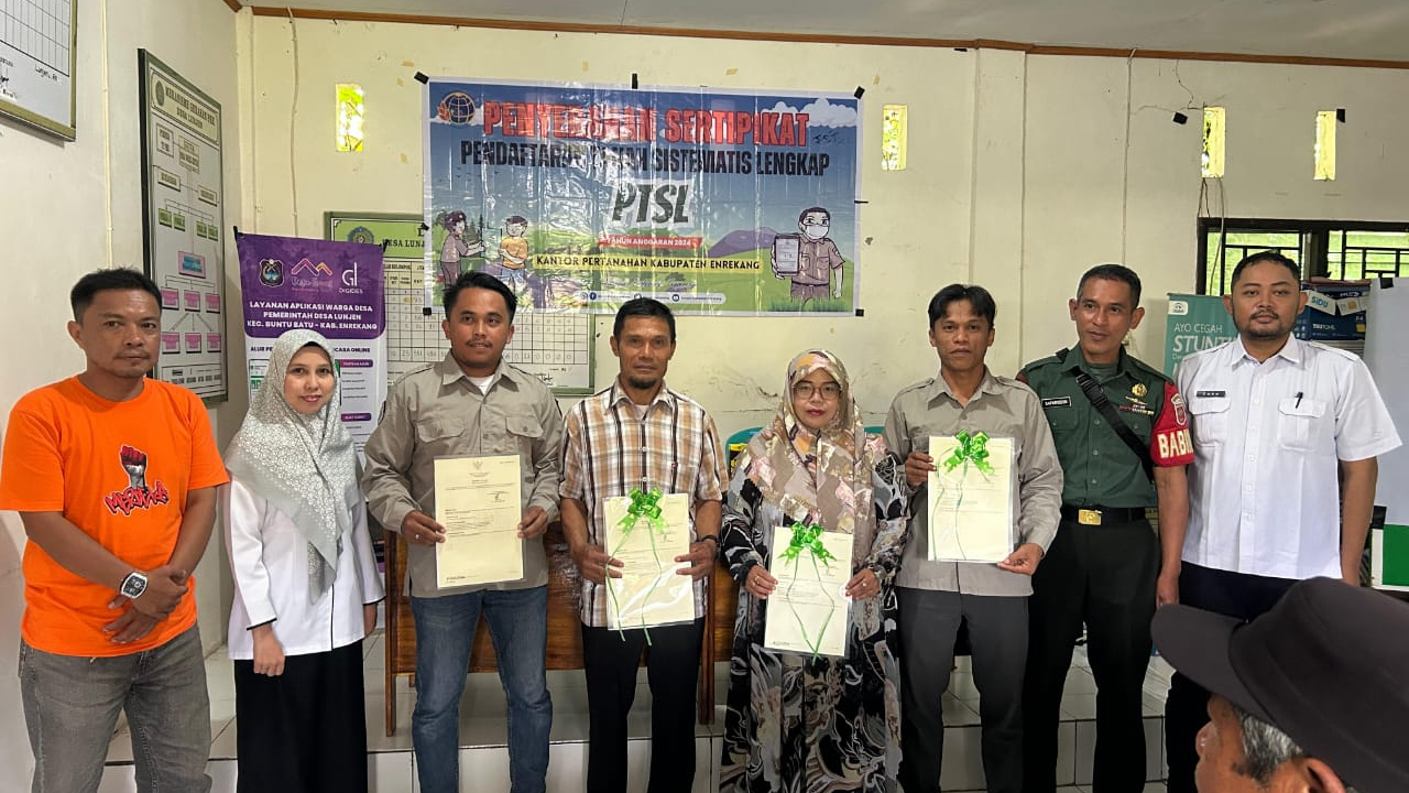 BPN Kantah Enrekang serahkanan Sertifikat PTSL 2024 di Desa Lunjen